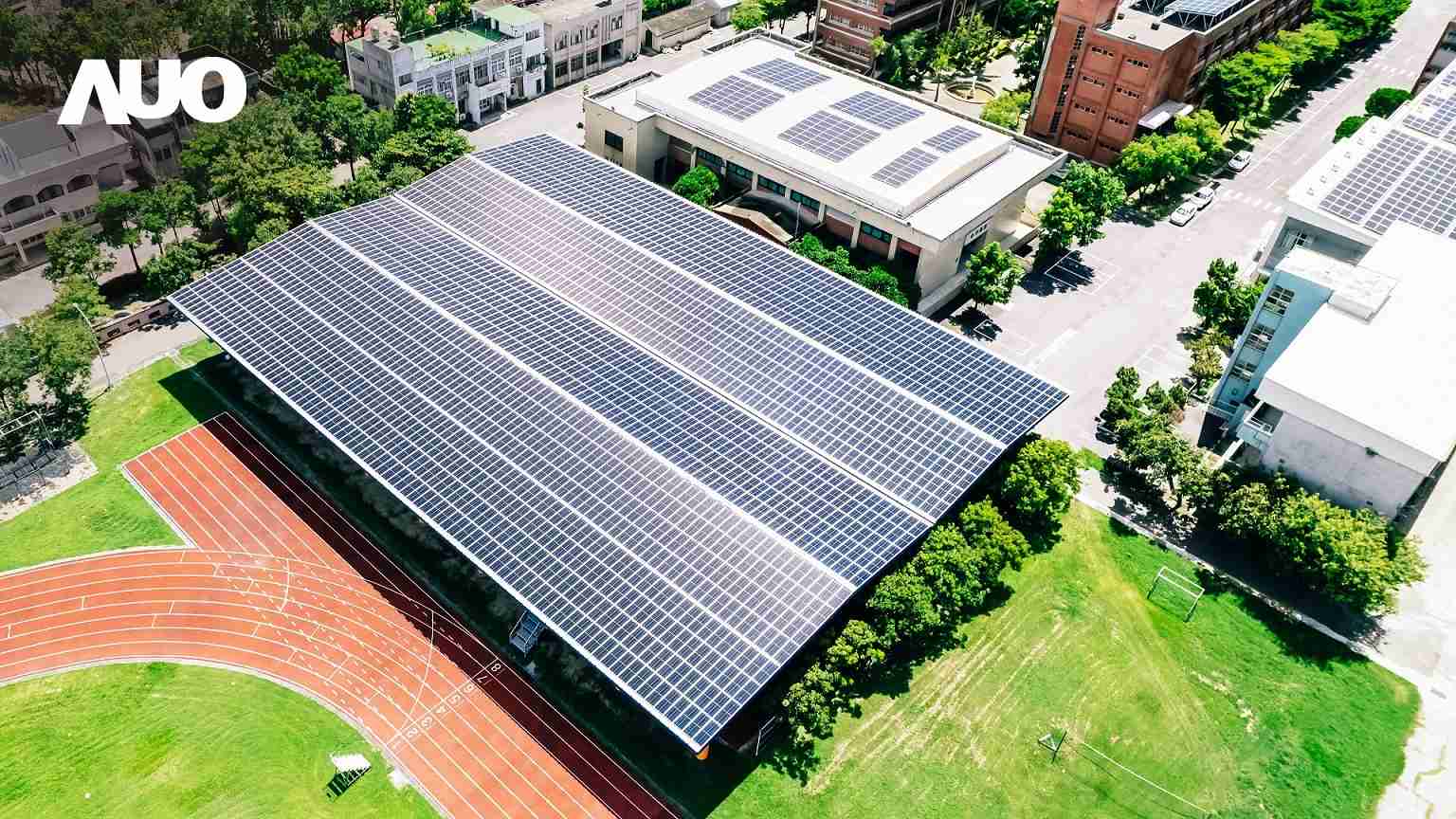 巨星国际SunSteel光电整合型浪板具备快速安装、、轻量化优势,,,,可提升15%发电效能,,通过国际IEC与台湾VPC认证安全、、防漏、、耐候标准