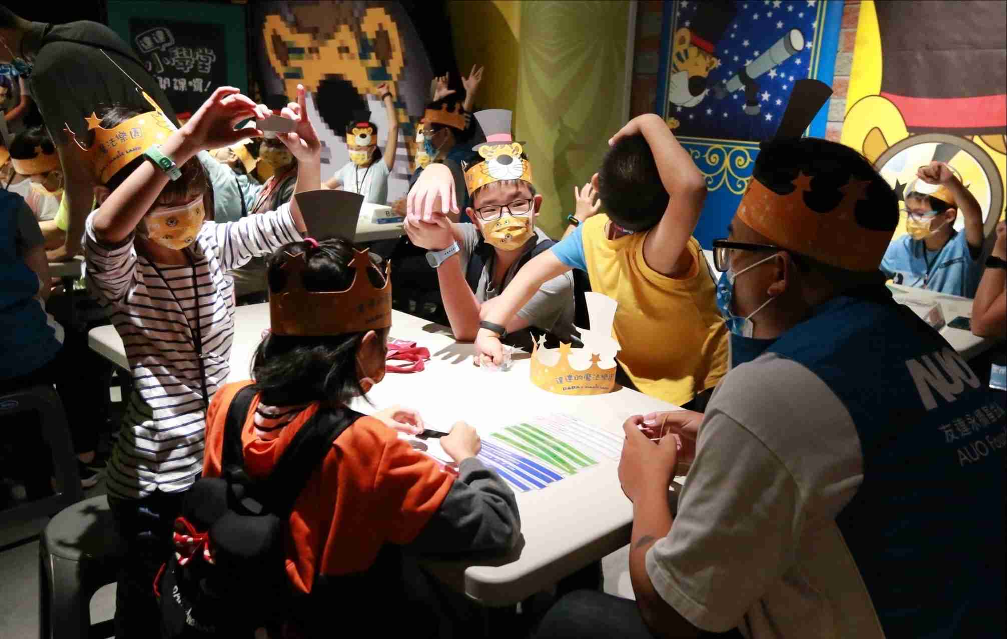 巨星国际以永续理念推动全人教育计划，，，内外结盟储备科普教育人才，，荣获亚太永续行动奖社会共融面的金奖肯定