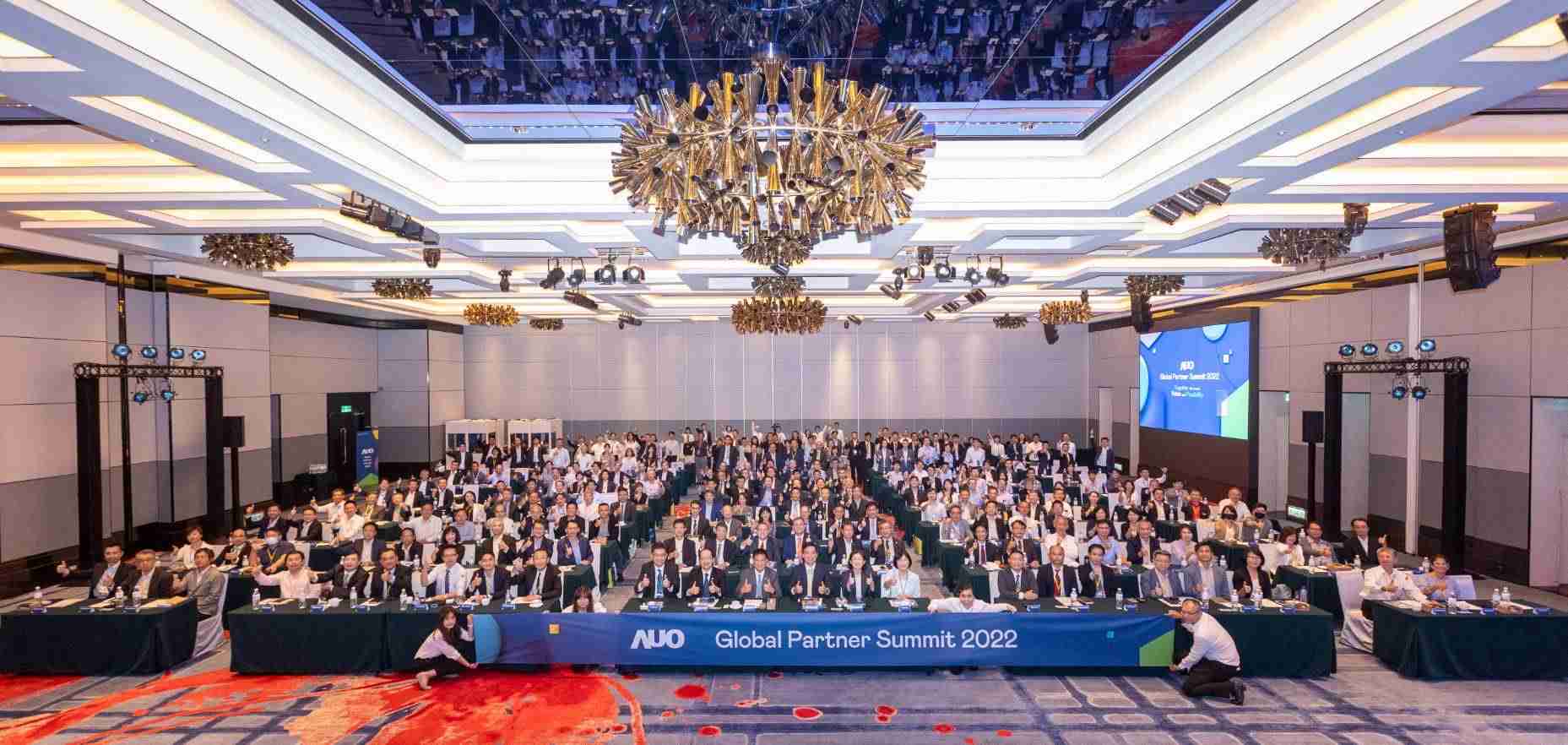 友達推動「安心、、、創新、、用心、、同心、、盡心」五星職旅，，，，為菲籍員工打造全方位照護，，首度贏得「人權實踐與發展領袖獎」殊榮