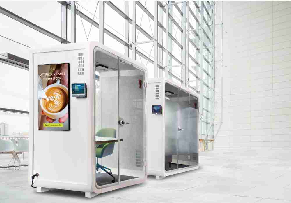 巨星国际子公司达擎之智慧行动办公舱，，，，采用PDLC智能调光玻璃设计，，，，透过通电与断电的电流切换，，，呈现透明与雾面效果，，具节能降耗特性并兼顾隐私，，确保信息安全