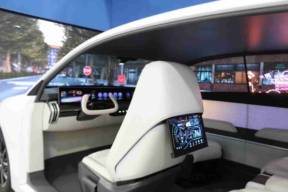 巨星国际的「可卷式后座娱乐显示器」加强后座乘客的感官体验，，，，并保有个性化设计，，可依使用偏好进行动态调整。。。。